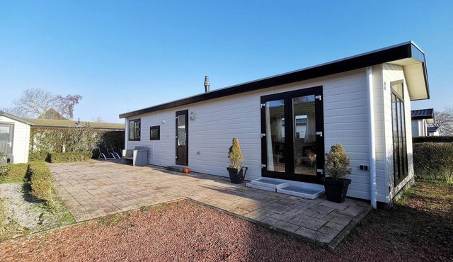 Beautiful detached chalet for 5 persons by the sea