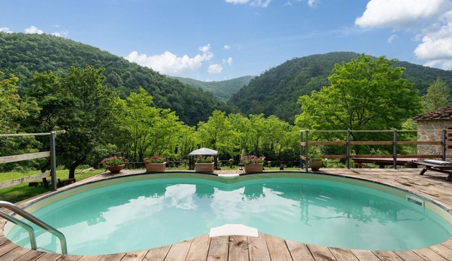 Beautiful private villa with private pool, WIFI, TV, patio and panoramic view, close to Florence