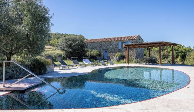 Beautiful private villa for 10 people with WIFI, private pool, A/C, TV and pets allowed