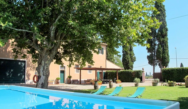 Beautiful private villa for 13 people with WIFI, private pool, TV, patio and pets allowed