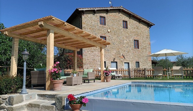 Beautiful private villa for 10 guests with WIFI, private pool, A/C, TV, veranda and panoramic view