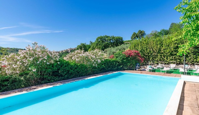 Beautiful private villa with WIFI, private pool, TV, patio, pets allowed and panoramic view
