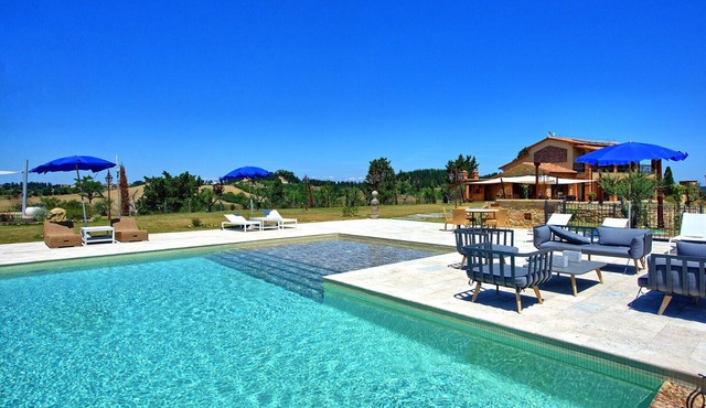 Beautiful private villa with private pool, A/C, hot tub, WIFI, patio and panoramic view