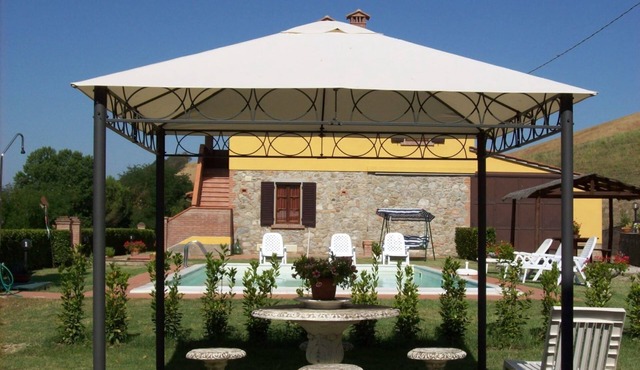 Beautiful private villa with private pool, WIFI, TV and pets allowed, close to San Gimignano
