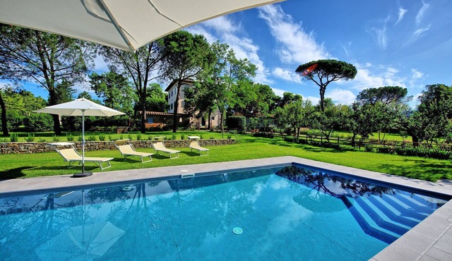 Beautiful private villa with WIFI, A/C, private pool, TV and panoramic view, close to Arezzo