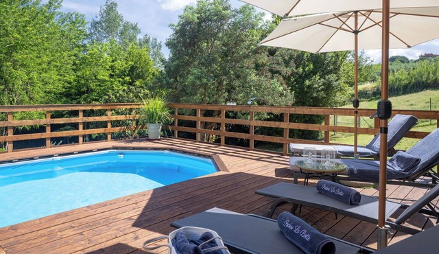 Beautiful private villa for 8 guests with private pool, A/C, WIFI, TV and veranda