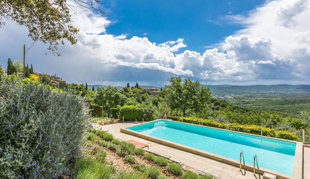 Beautiful private villa with private pool, WIFI, TV, patio, pets allowed and panoramic view
