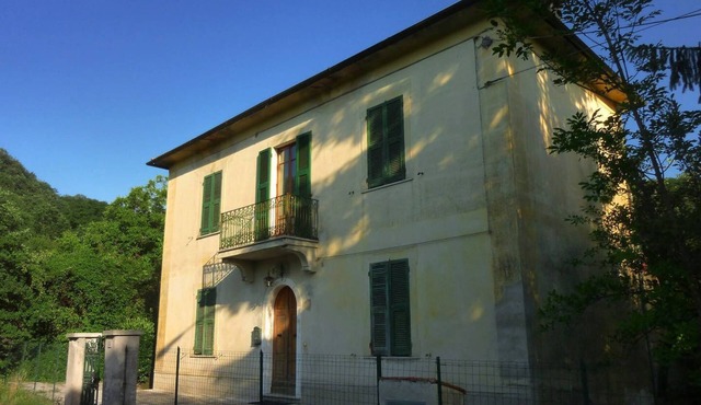 Beautiful rustic Tuscan villa overlooking the medieval village of Bagnone