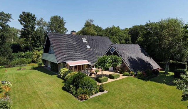 Beautiful spacious detached family home in a wooded area