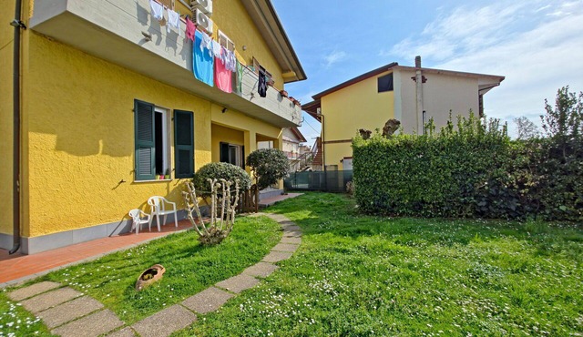 Beautiful villa for 5 guests with WIFI, TV, terrace and pets allowed, close to Forte Dei Marmi