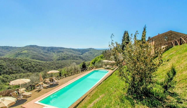 Beautiful villa for 22 guests with WIFI, private pool, A/C, TV and panoramic view