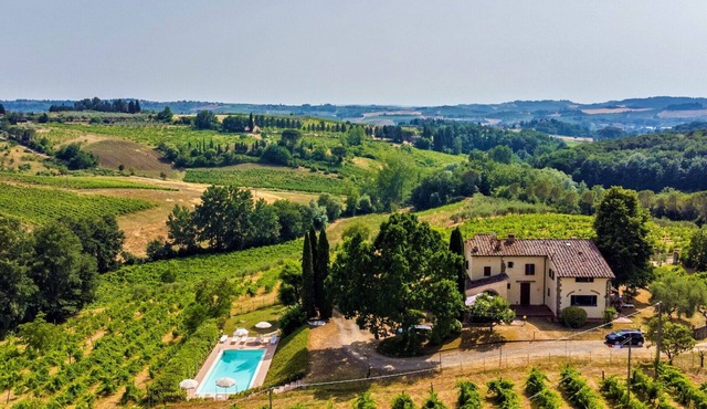 Beautiful villa for 16 people with private pool, WIFI, TV, patio, pets allowed and panoramic view