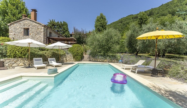 Beautiful villa with private pool, A/C, WIFI, TV, veranda, pets allowed and panoramic view