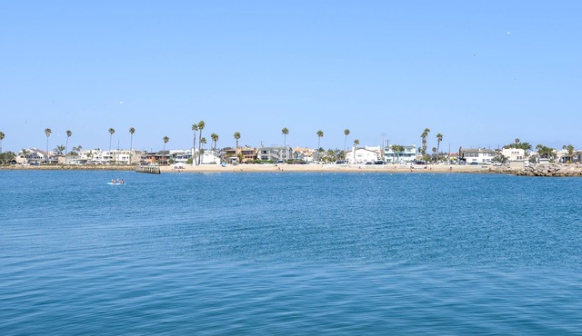 Beautifully Remodeled Beach Retreat: Steps to Sand & Harbor – Ideal for Families