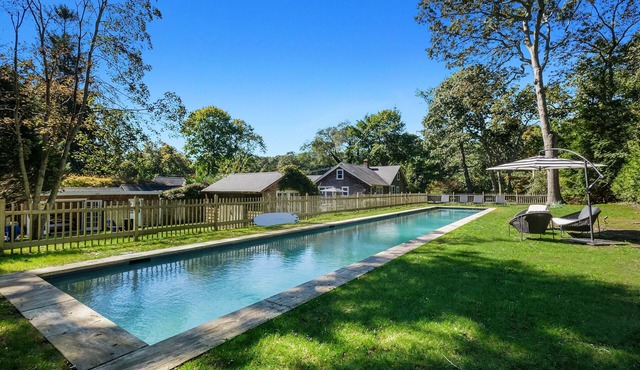 Beautifully renovated beach cottage close to the beach and East Hampton Village