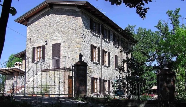 BEAUTIFULLY RESTORED 3 BEDROOM FARMHOUSE, in the green hills of Emilia