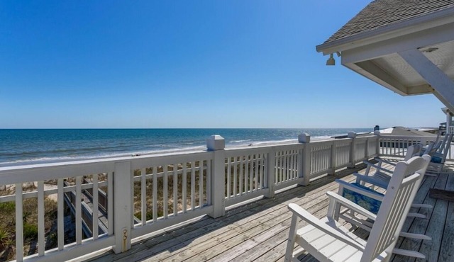Bee Holden - Enjoy the beautiful Atlantic ocean from the deck while relaxing on the porch swing