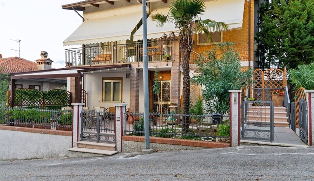 Belvilla by OYO Pleasant Apartment with Courtyard
