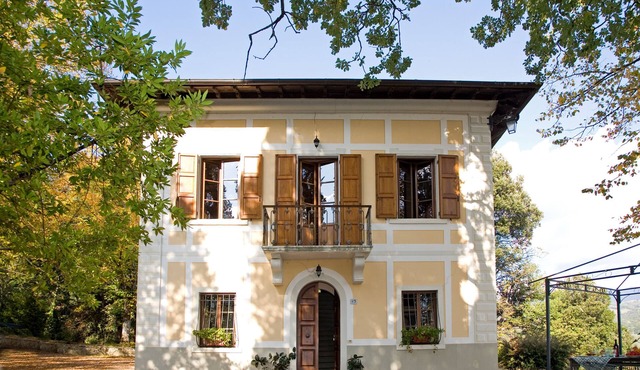 Benfenati's villa with amazing pool in Tuscant lanscape