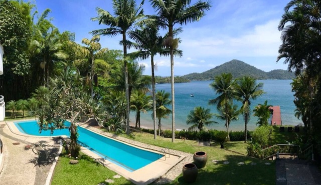 Best location, incredible view, right on the sand, beach, pool, helipad, pier