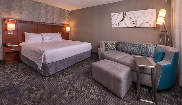 Best Value, Quality Stay! Near Hyper Kidz, Pets are Allowed Here, w/Pool!