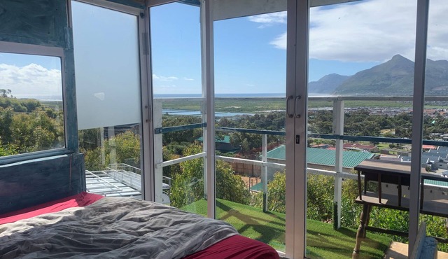 Between Two Oceans Terrific 2-bedroom nature reserve home in Cape Town