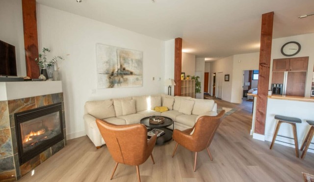 Big Beach Escape – Oceanview Walk to Trail Fireplace