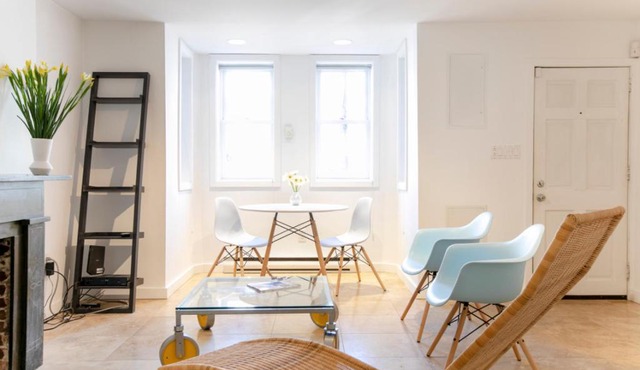 Big Bright 1 BR at U/Shaw + 14th on Quaint Swann
