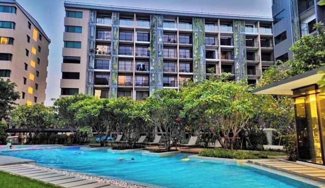 Blossom Condo Sathon-Charoenrat