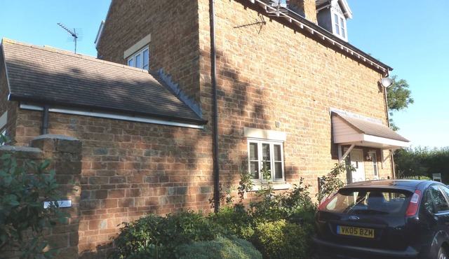 Bloxham Luxury for 6. Heating. Wifi. Parking. Cotswolds, Blenheim, Silverstone