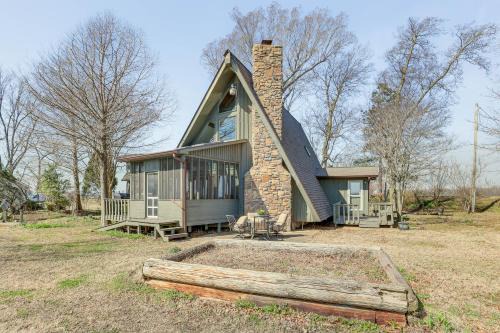 Boat Dock on Reelfoot Lake: Tiptonville Retreat