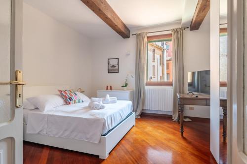 Bologna Centro 12 People and Terrace over 170 mq