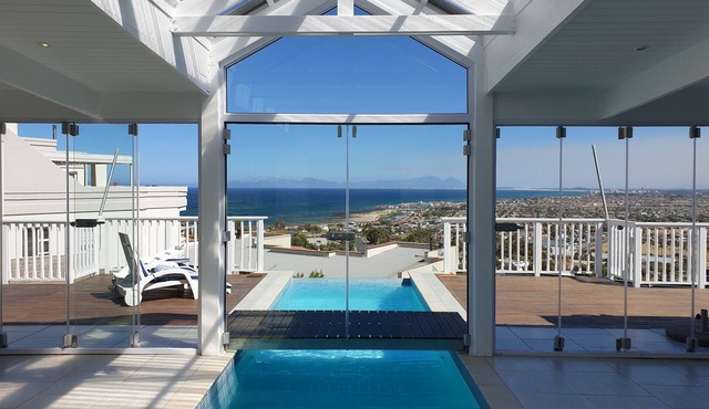 'Bolusii' 6 En-suite Bedroom Beach House with Indoor Pool & Sea View