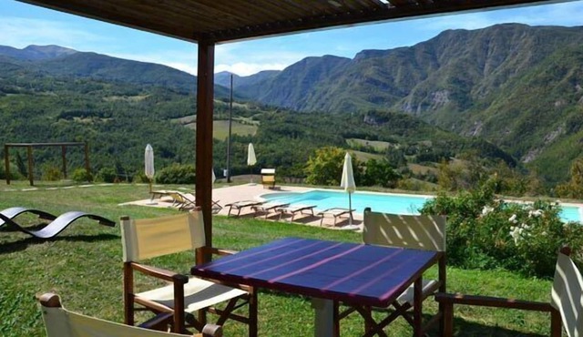 BORGO PIANELLO HOLIDAY HOMES & WINERY