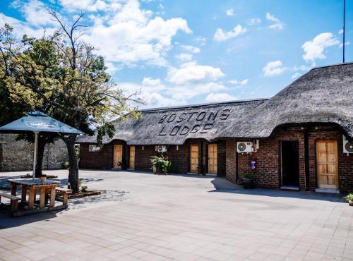 Bostons Lodge & Restaurant