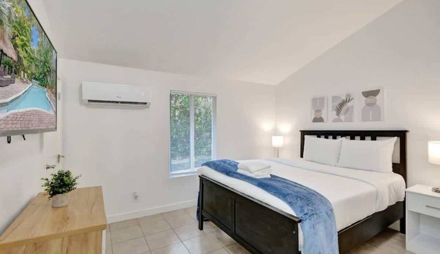 Bougainvillea Tropical Oasis Studio with Pool