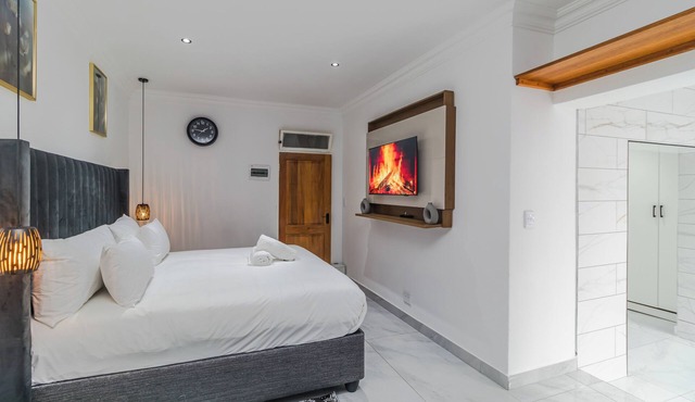 Boutique Hotel-Style Room In Ferndale-C3