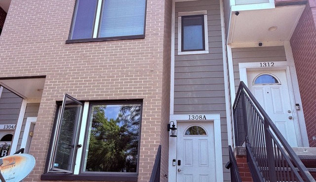 Boutique Style Townhome - Rooftop w/Breathtaking Washington DC Skyline Views
