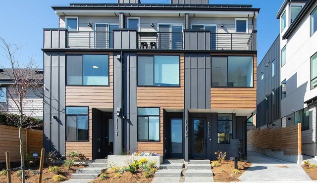 Brand New Modern Home with Seattle City View, 95 ws