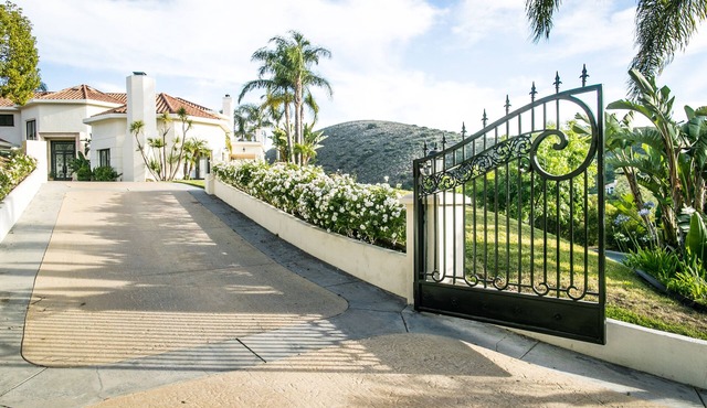 Breathtaking Mansion - Entertainer's Dream - 6,800 sq ft