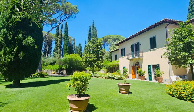 Breathtaking Villa with stunning pool on the hills overlooking Florence