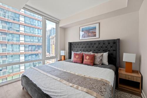 Bright 1BD & Den in Downtown Toronto