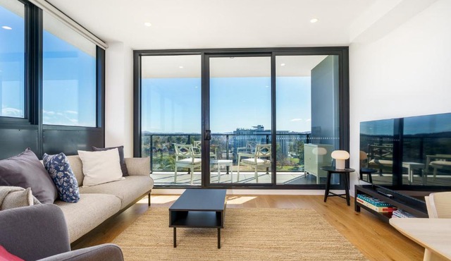 Bright 1BR Apartment with Stunning Views - Hosted by Canstay