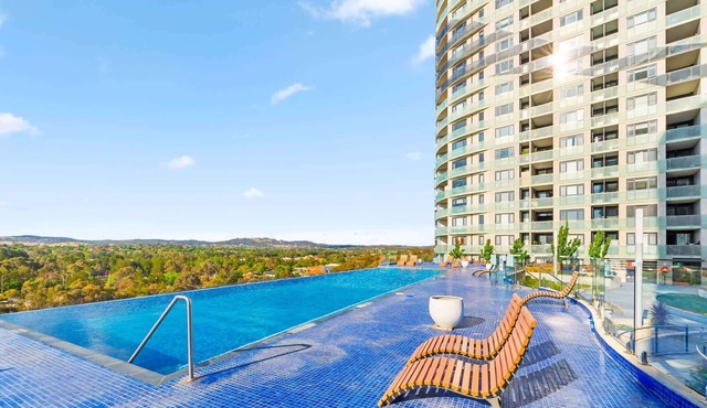 Bright 2-Bed Apartment with Scenic Balcony