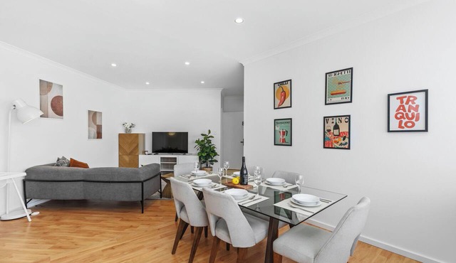 Bright 3BR Home Near Perth CBD, Airport, Stadium