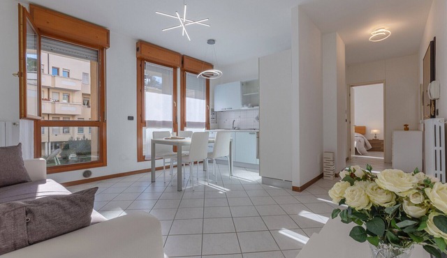 Bright & Airy Apartment near Zanolini Station