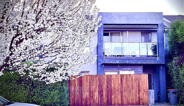 Bright and beautiful 3bd house in central Gungahlin, sleep 6 FREE WiFi