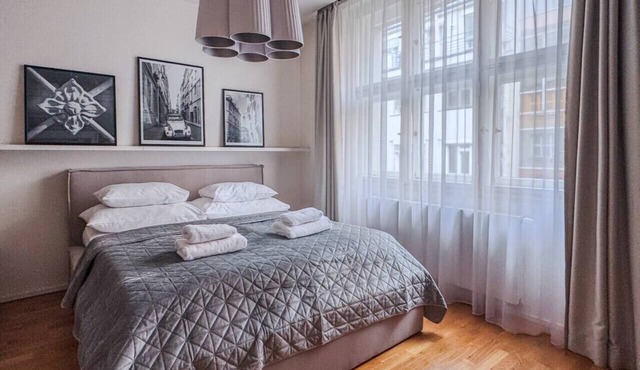 Bright and Modern 3-Bedroom Apartment in Old Town