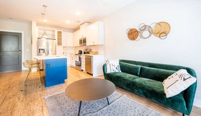 Bright and Pretty 1BR with Pool & Gym