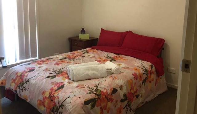 Bright & Beautiful 3bed townhouse, Central location Free WiFi